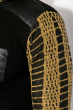 Свитер мужской с рисунком на рукавах 48P3274 черно-горчичный