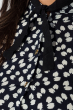 Блузка женская с бантиком, принтованная 64PD228-1 черно-белый , перья