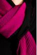 Шарф женский 120PELMR022 черно-розовый